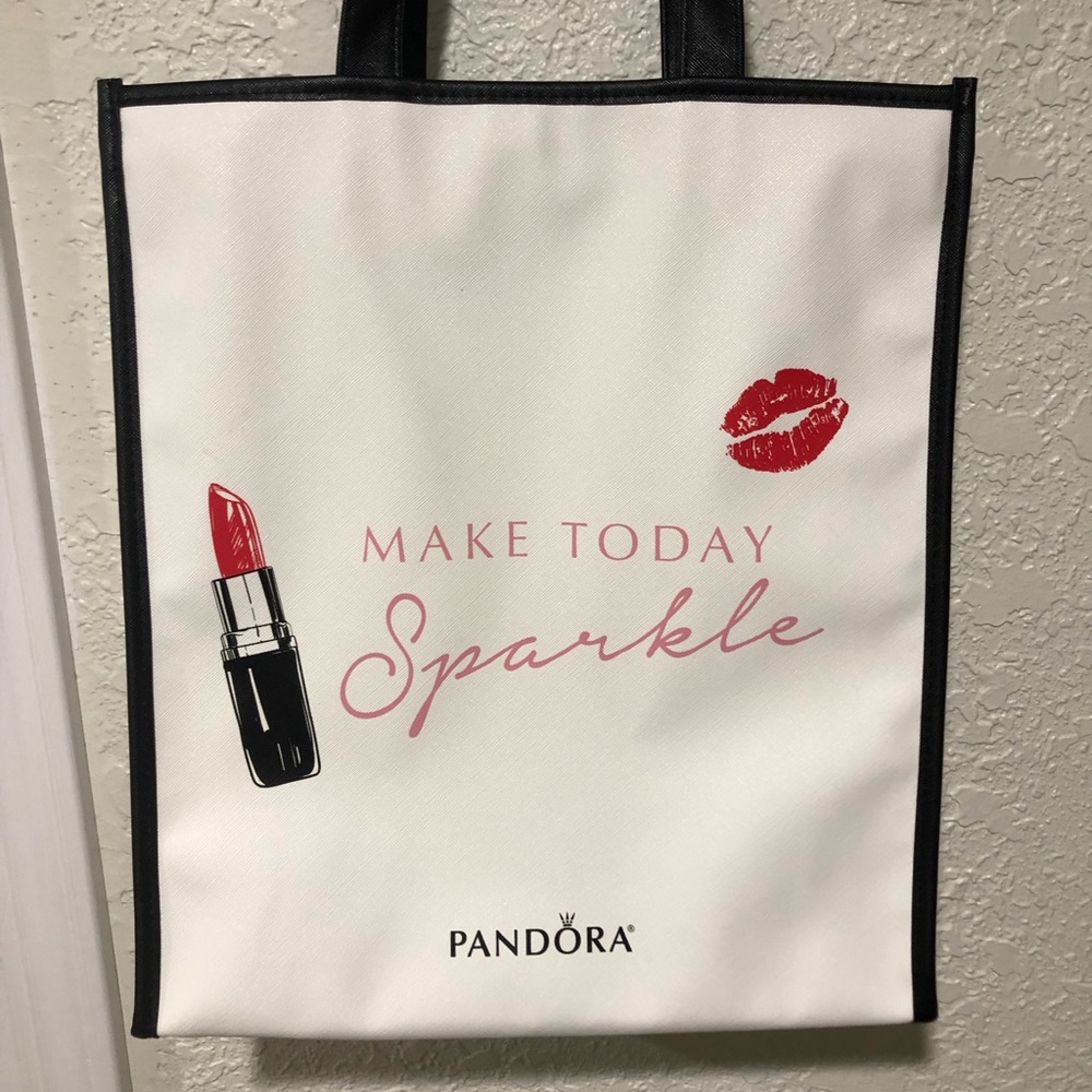 Pandora white bag size 15 x 13 x 4.  Excellent condition. - Picture 4 of 8